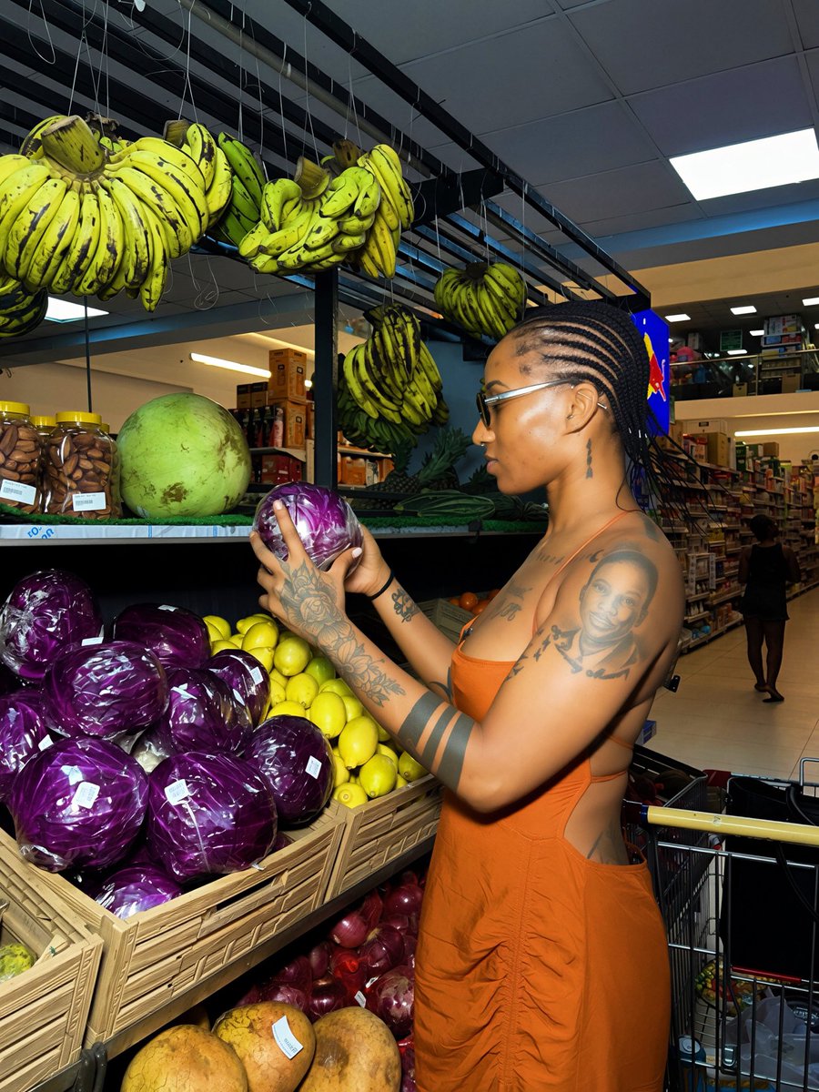 tattedupivatar's tweet image. A woman’s glow isn’t from makeup… it’s peace, boundaries &amp;amp; protecting your energy🧘🏽‍♀️ ✨🫶🏽
Bare face. Clear mind… just letting good things find me 🤸🏽🛒🙏🏽
#Ivatar #TattedUpIvatar #NaturalGlow #PositiveEnergy