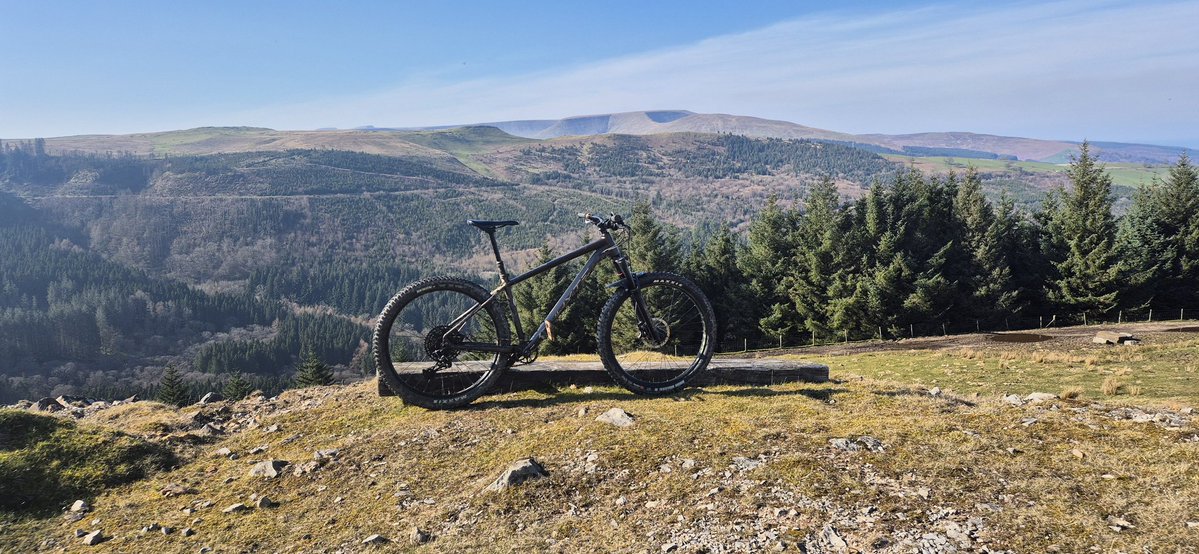 yoadrian100's tweet image. Perfect weather for a xc ride up to trefil quarry , finally can appreciate the views #hardtail #xcadventures #gettingfitter @DerekTheWeather @Sue_Charles