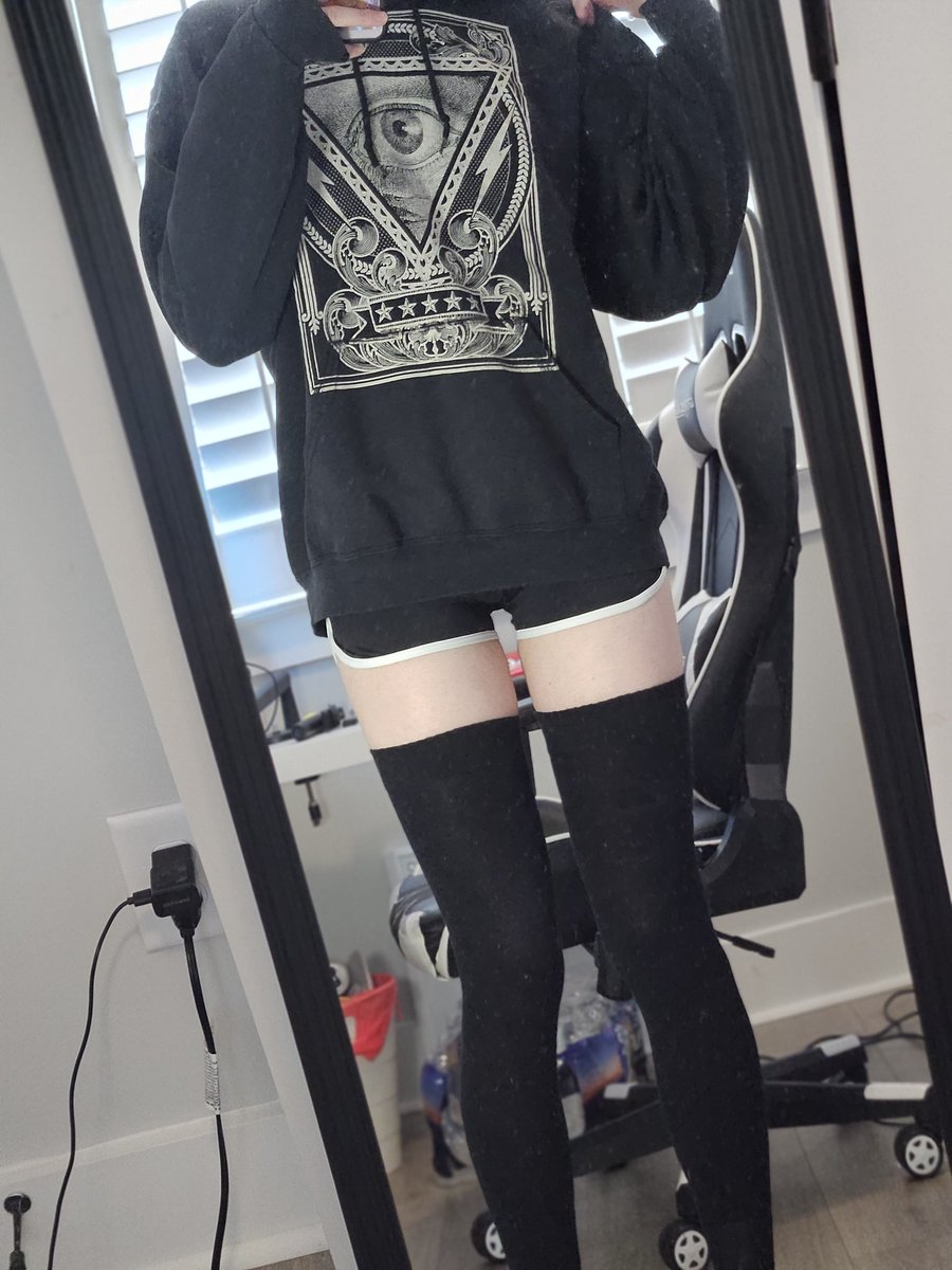 Sammie 🥪 Live on Twitch! tweet media