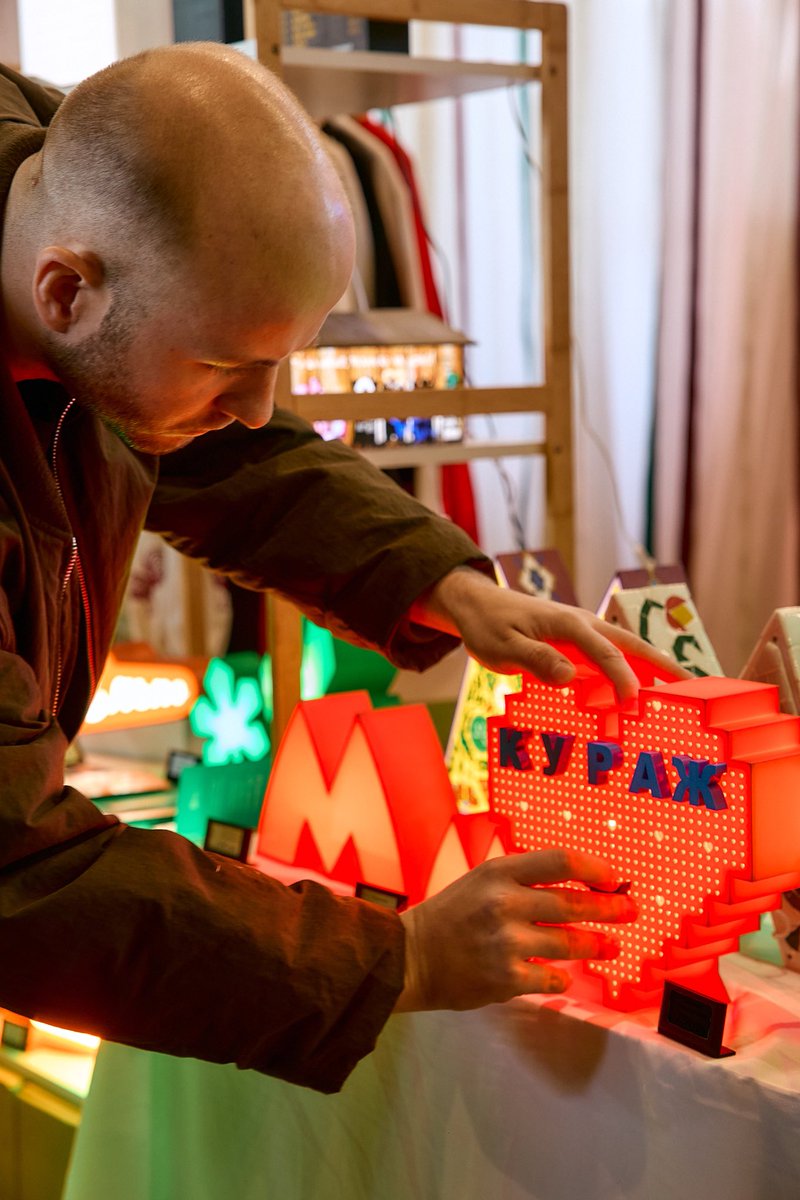 Неон-центр tweet media