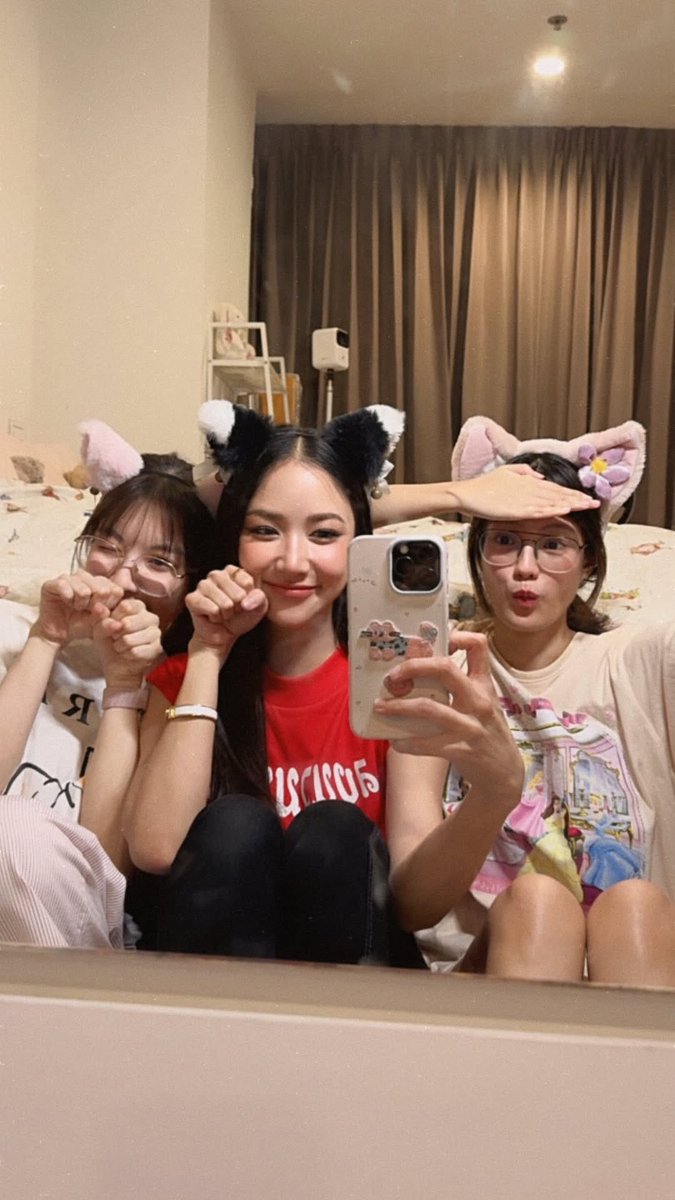 baebear42_'s tweet photo. แก๊งปลาเผาเกือบครบตี้ขาดเจ๊ออมไปคนนึง 😂
#MinminRachaya #pkbitter
#CEKKI #cakenawanine https://t.co/HFBigFKw71