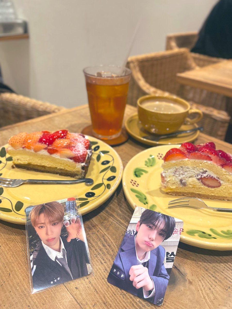 𝐸𝐾 tweet media