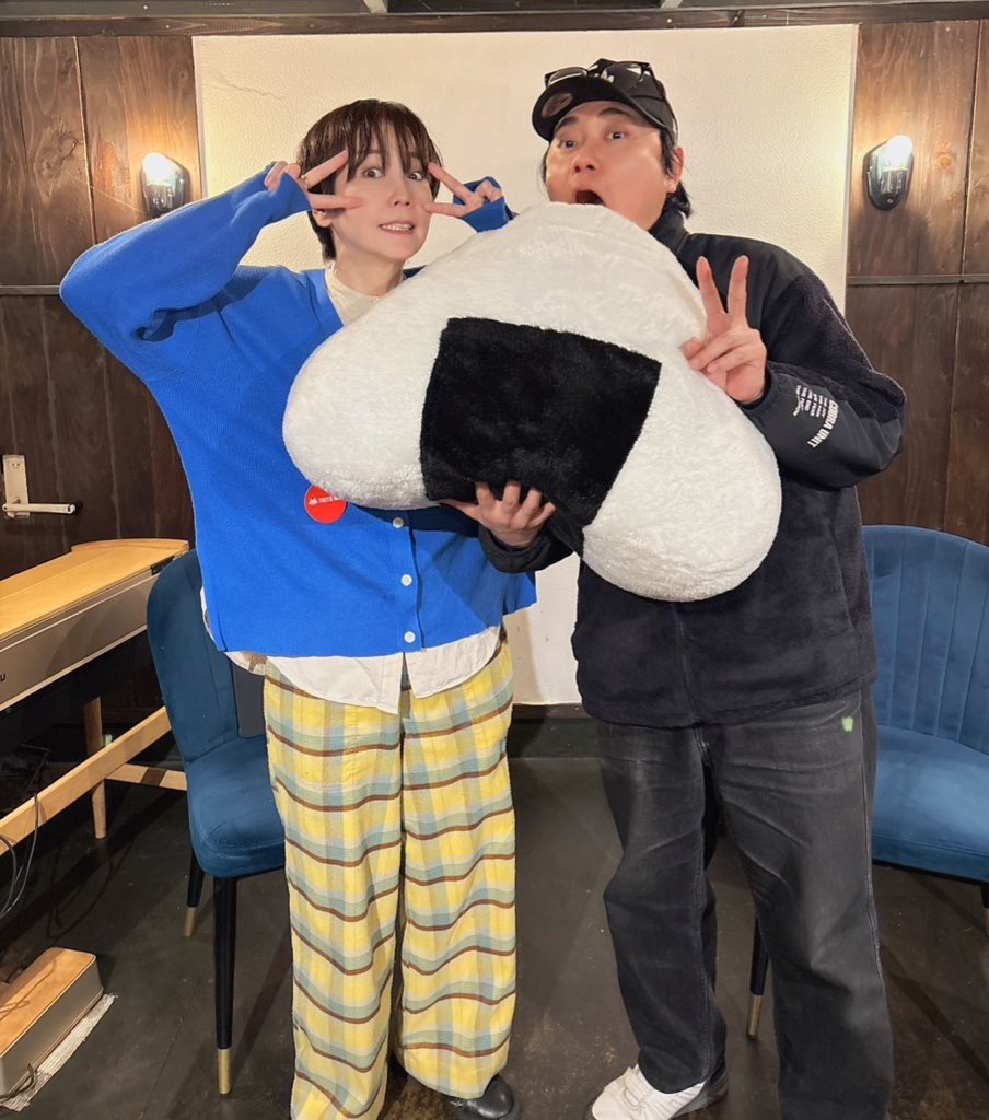 417anon3's tweet photo. #おむすびシアター 朗読
椎名亜音×浮谷泰史
🗓️3月22日(日)17:00〜22:00
『演劇外来』『チャットDTRM』
＋新作３本(椎名作・浮谷作・共作)
あと椎名の歌！

✉️ご予約
omusubitheater@gmail.com
お名前／人数／来店日(3/22ー)／扱い(椎名or浮谷)／来店時刻(わかれば)
を明記しメール送信📩

まってる。 https://t.co/uf2kTfmuaJ