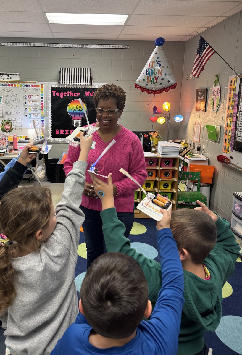 Huntington Learning Center Murfreesboro recently visited a class at Barfield Elementary, taught by one of our tutors, to share an electrical engineering presentation and lead students in a hands-on circuits project.