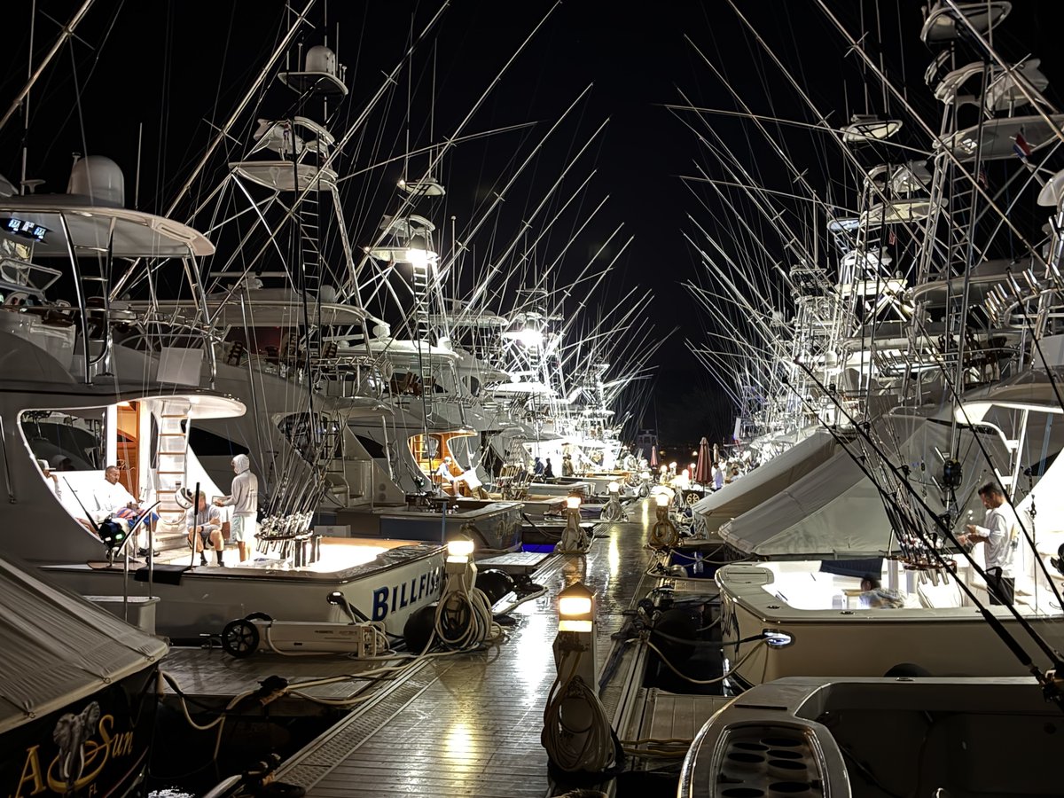 Day 1 of the final leg of the Los Sueños Triple Crownat Safe Harbor Los Sueños is officially underway, and the docks were busier than a baitwell before sunrise. The Chantilly Air team is on the docks as anglers and mates rig, retie, and double-check every detail to battle it out