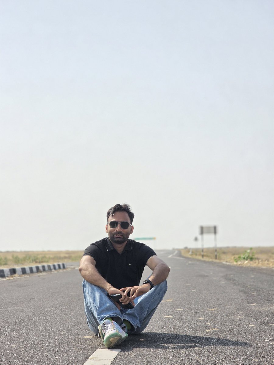 MohitSehrawat30's tweet image. Riding through the sands of Jaisalmer with strangers who became brothers.
#jaisalmerdiaries #MemoriesForLife #squadgoals #bmw