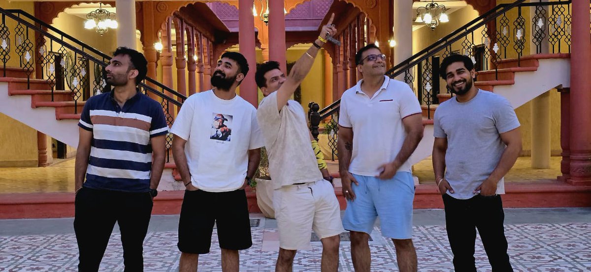 MohitSehrawat30's tweet image. Riding through the sands of Jaisalmer with strangers who became brothers.
#jaisalmerdiaries #MemoriesForLife #squadgoals #bmw
