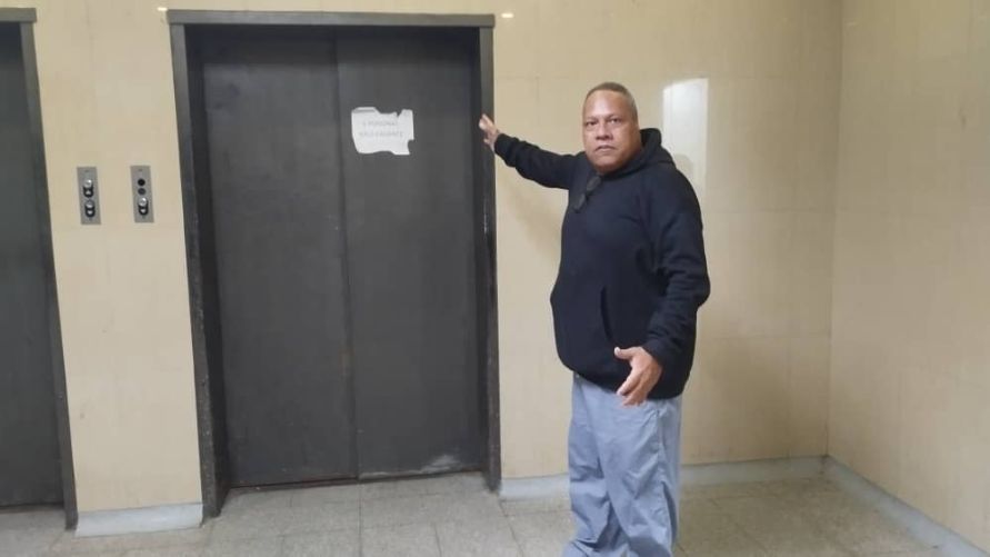 Diario_ElTiempo's tweet image. #Locales #Salud #Uncategorized (Denuncian que sólo uno de seis ascensores están operativos en el hospital Razetti)  - eltiempove.com/denuncian-que-…