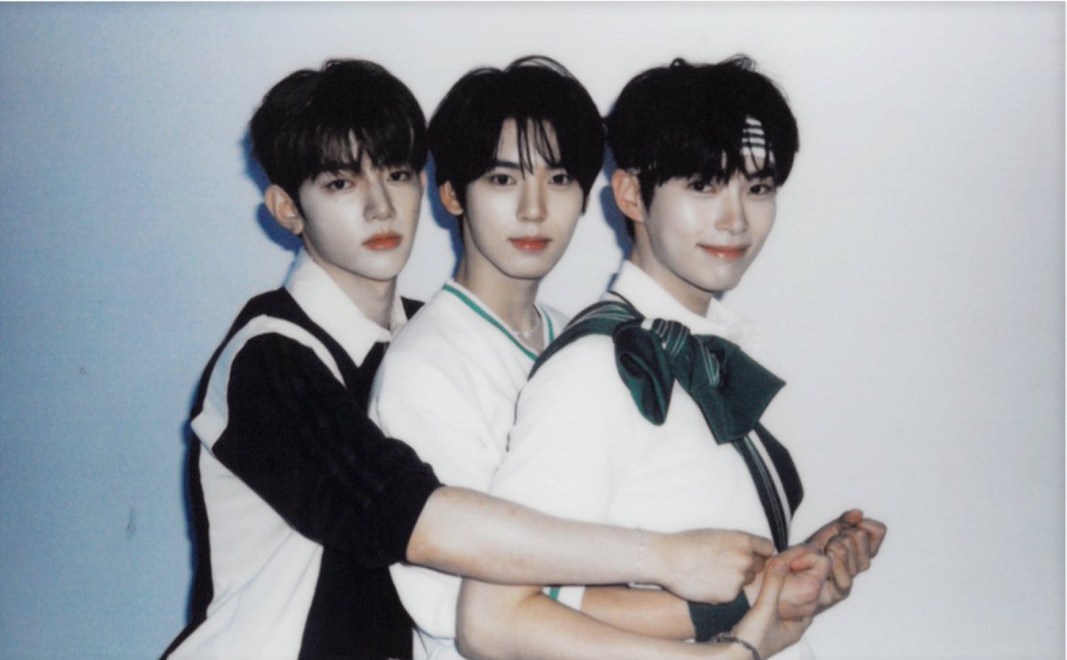 tori 🐬 tweet media