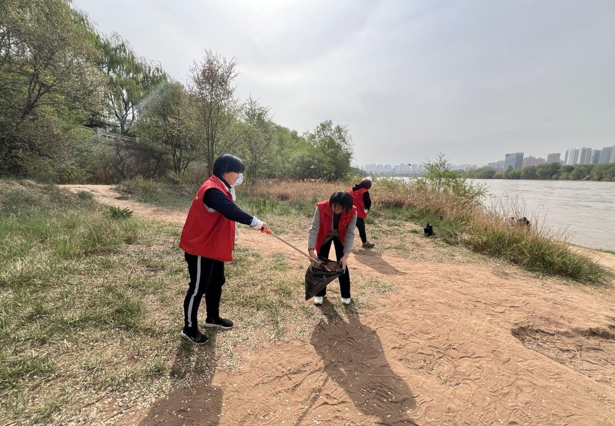 redi_stok's tweet image. "Join our community clean-up this Sat!  9AM at Central Park—bring gloves, meet new neighbors, and keep our hood fresh. Tag a friend! #CommunityLove #LocalGood"