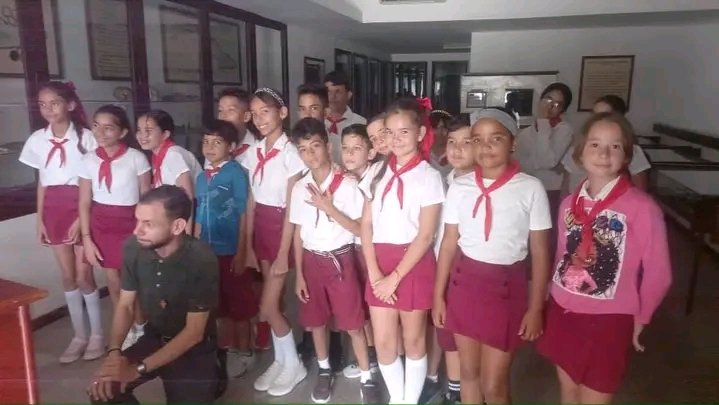 BanesDGE's tweet photo. #EducaciónBanes #HolguínSí 

En cada aula, en cada juego y en cada nueva amistad, se escribe la historia que soñamos. Nuestras instituciones educativas se llenan de color y alegría para celebrar el 64 Aniversario de la UJC y el 65 de la OPJM. https://t.co/cqn6axECfJ