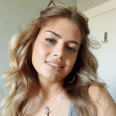 Emilly tweet media