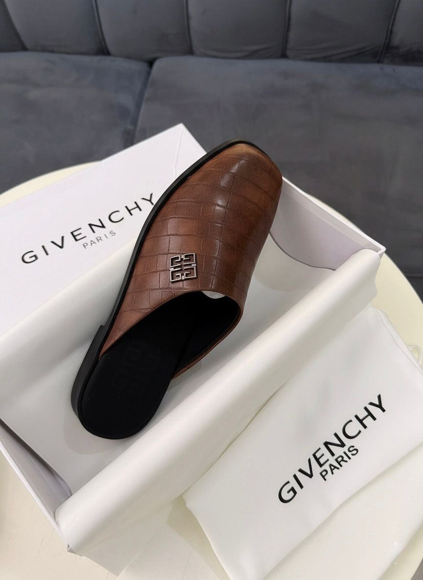 CLOTHING VENDOR IN LAGOS ISLAND tweet media