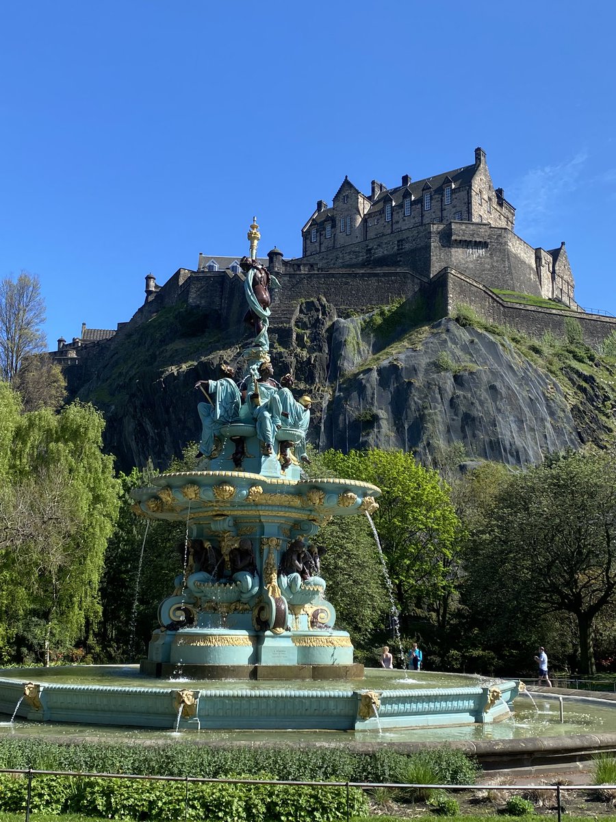 𝙥𝙞𝙫. tweet media