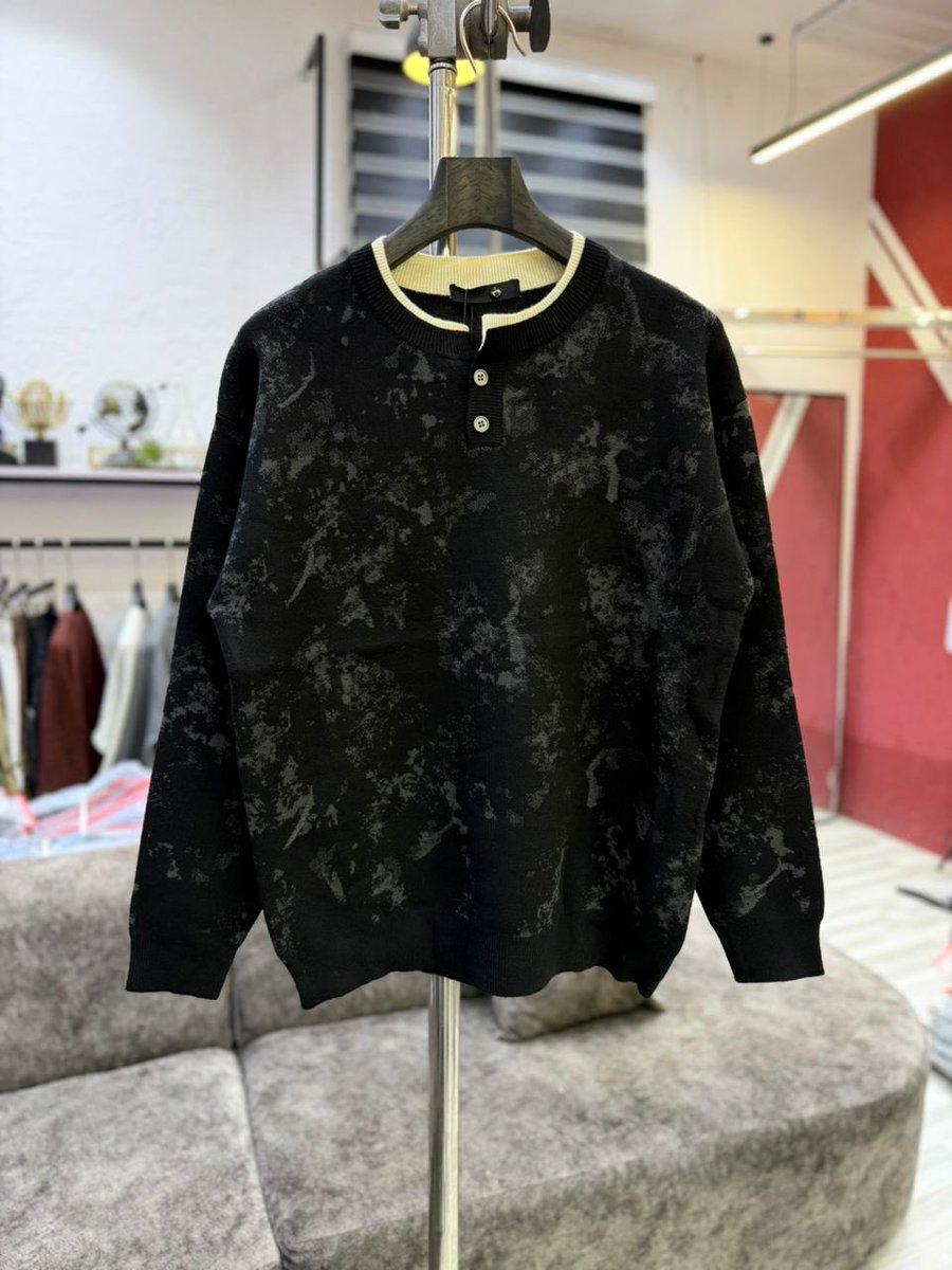 CLOTHING VENDOR IN LAGOS ISLAND tweet media