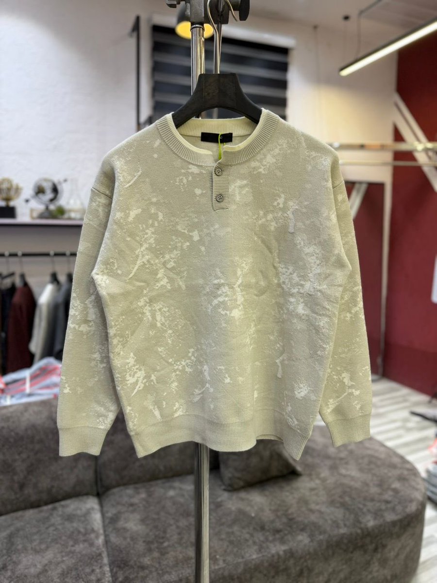 CLOTHING VENDOR IN LAGOS ISLAND tweet media