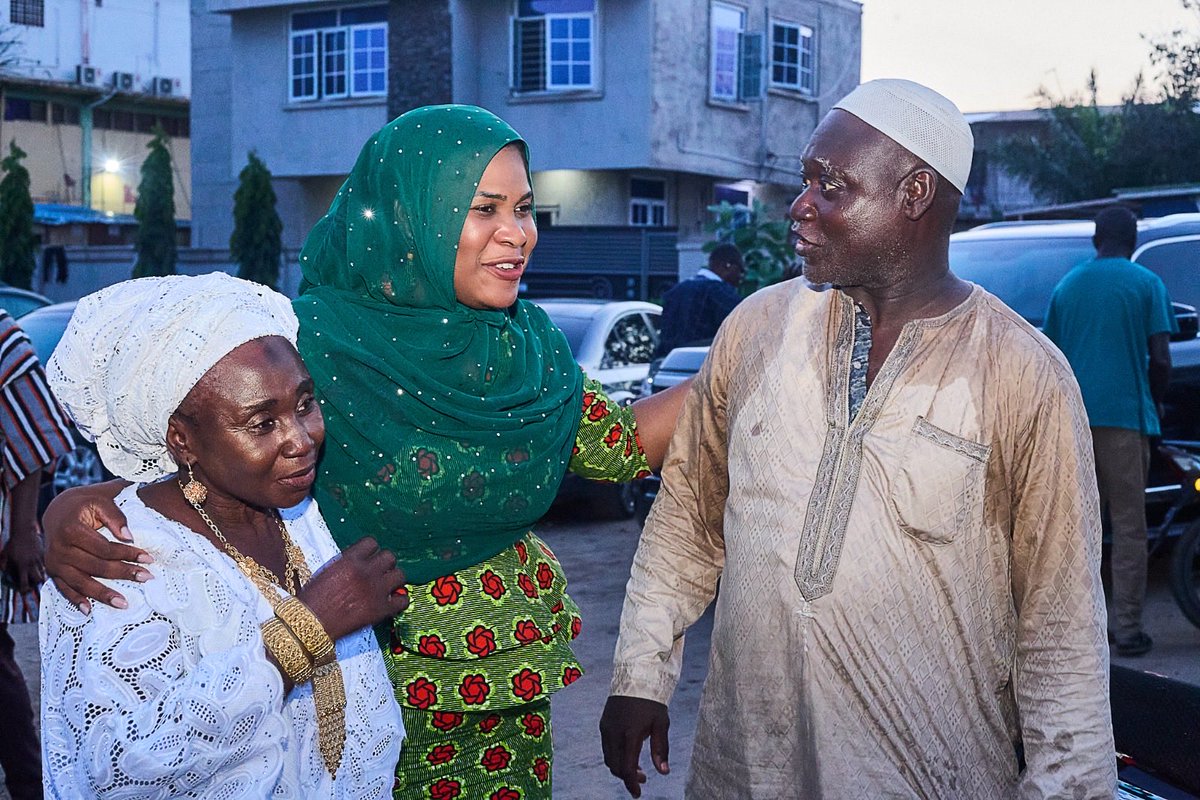 Ebi Bright tweet media