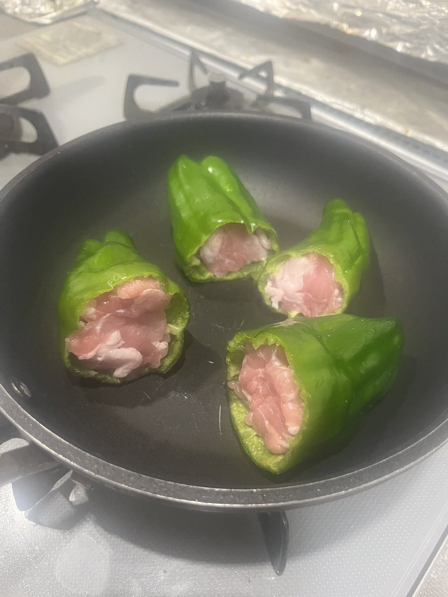 Samegohan_'s tweet photo. 様子のおかしい肉詰め🫑 https://t.co/n9GnLQhrhV