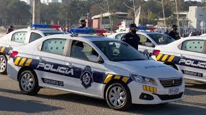 ALERTA EN MONTEVIDEO: VECINOS DENUNCIAN NUEVA MODALIDAD DE ROBO DE AUTOS CON GUINCHESUna carta enviada a Crónicas del Este por un vecino de Montevideo vuelve a poner sobre la mesa una preocupación creciente: el aumento de robos de vehículos en Parque Batlle y zonas cercanas, bajo