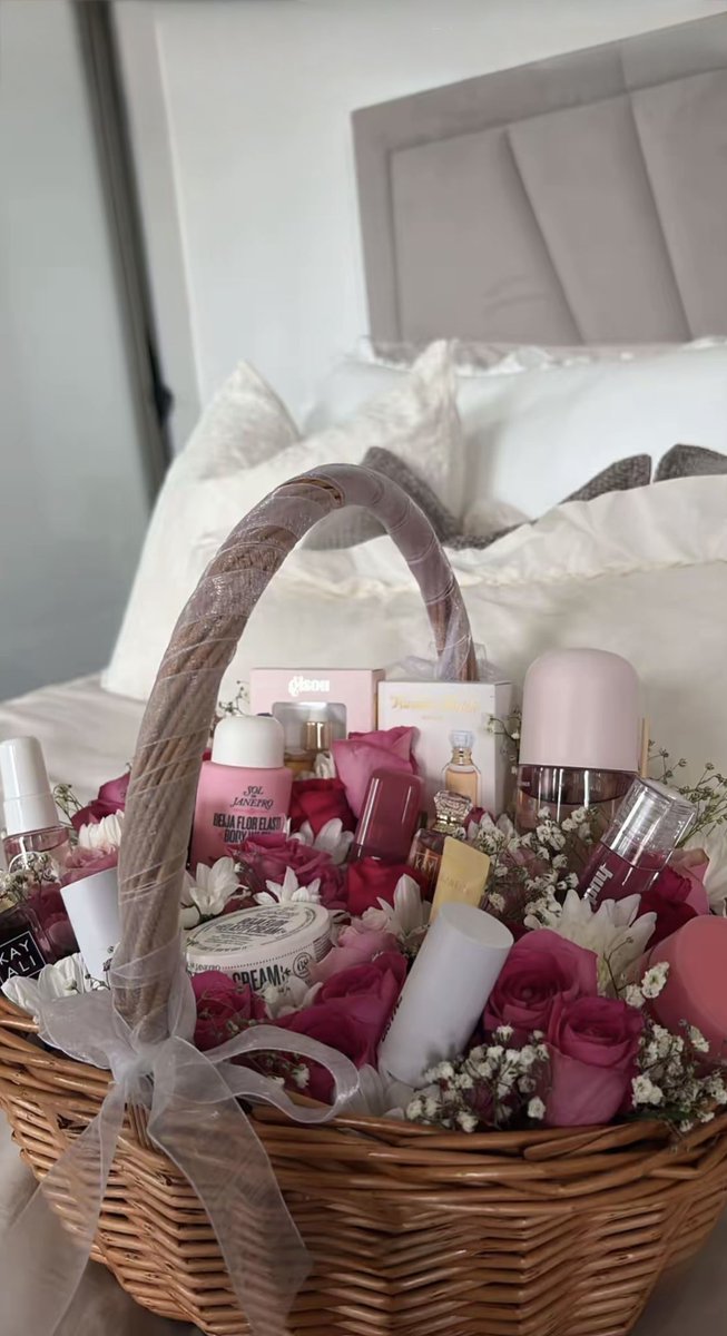 i go home and see this, my friends got me the cutest basket for eid omg? 🥹🥹