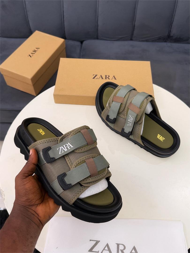 CLOTHING VENDOR IN LAGOS ISLAND tweet media