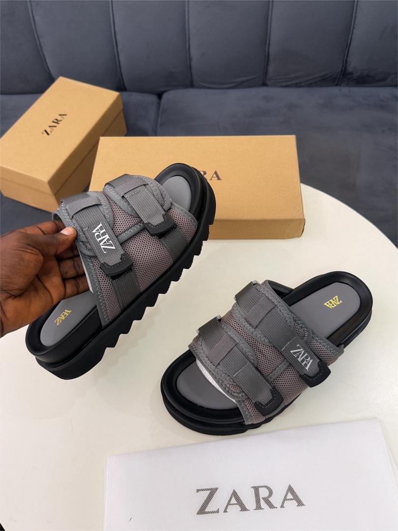 CLOTHING VENDOR IN LAGOS ISLAND tweet media