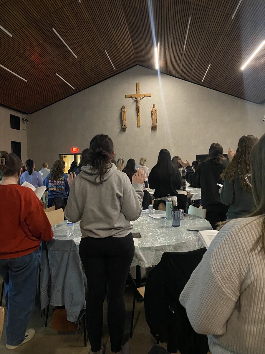 Allie ✞ tweet media