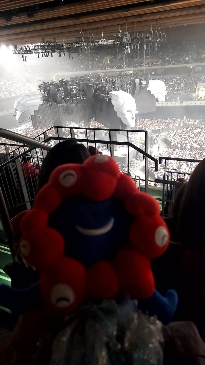 hopeDonut's tweet photo. ���ーのライブめーっちゃくちゃ楽しかった！
今日という日まで生きてて良かった😭井口さんのタンバリン見たかったな🤭
#KingGnu
#KingGnuCENTRALTour2026 https://t.co/ym8BxPI0U7