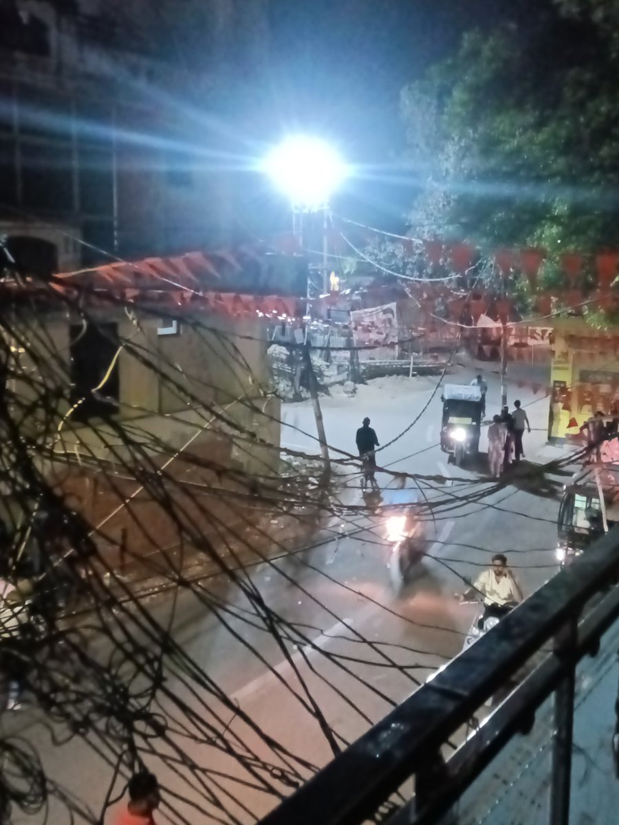 Akankshhaaaa's tweet photo. @KESCoHQ high - voltage wires are hanging very low outside homes , posing serious accidents to residents. Request urgent action from @KESCoHQ to fix this before any mishap occurs -

Location - govind nagar - ramleela ground area
@KESCoHQ @myogioffice @pramila_pandey https://t.co/VpjRJijADL