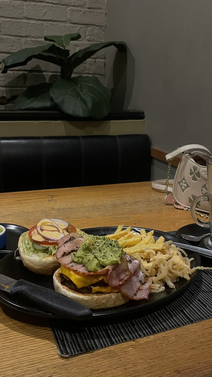 naledii_m tweet media