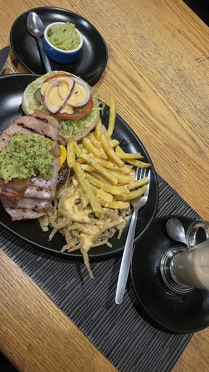 naledii_m tweet media