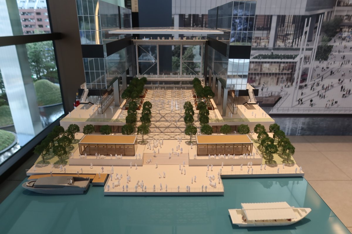 槇総合計画事務所創立60周年「Vernacular Humanism／人と社会と建築と」 展＠BLUE FRONT SHIBAURA TOWER S。槇事務所の超巨大プロジェクト（全体が完成したら凄そう）のロビー・ラウンジが会場。145作品を時系列に並べる。個人住宅がない。一番最初が豊田講堂でなく、アメリカの大学施設！普通じゃない