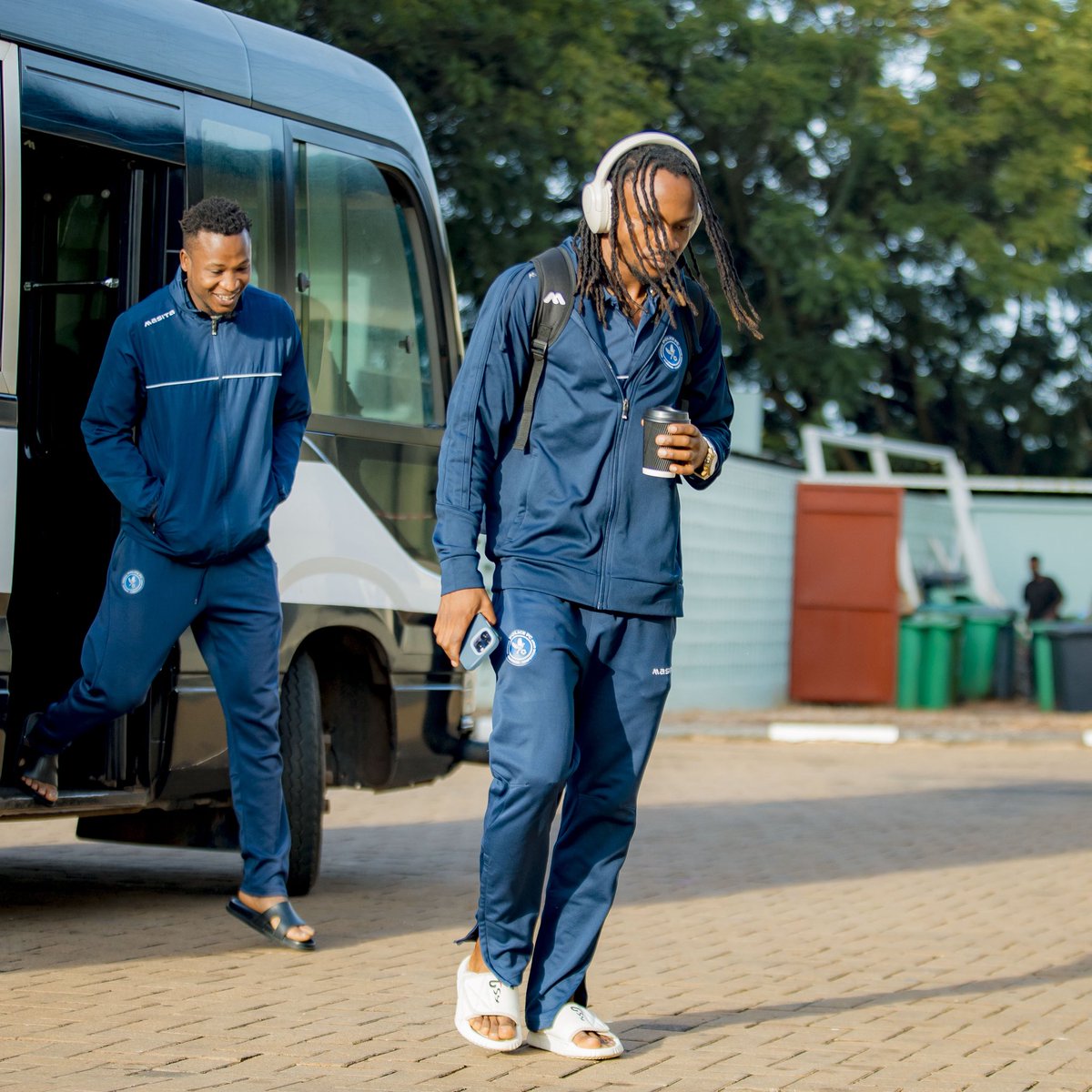policefcrwanda's tweet photo. Team arrival at Kigali Pelé Stadium ⚽🔥
Locked in. Ready for the battle against Rayon Sports. 💪
#MatchDay #PoliceFC #Focus https://t.co/8fvTtJOuTo