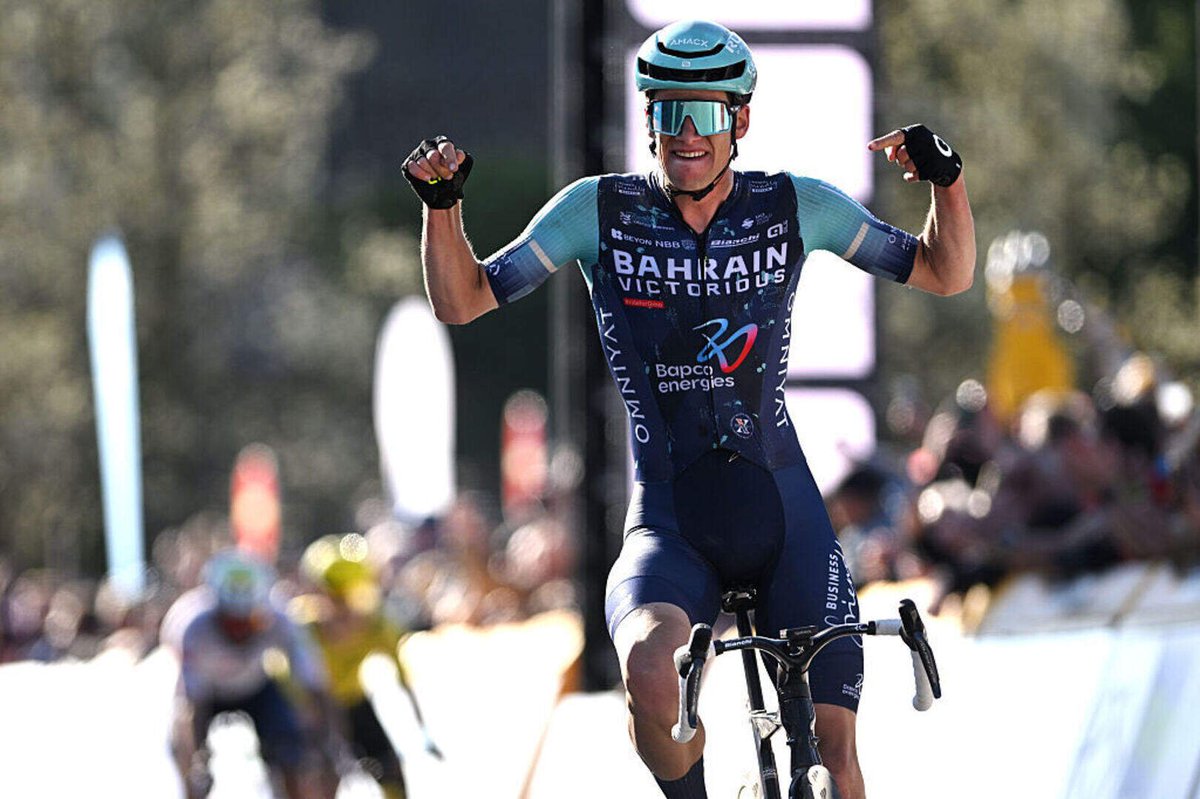 Dan Deakins tweet media