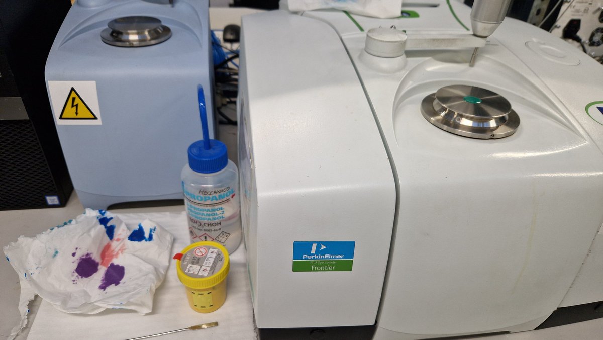 smilingPamPam's tweet image. Ho deciso che mi darò alla pittura... le tempere già le ho!🎨
(Da notare in quali contenitori sono arrivati i campioni da analizzare!🤣😅)
#Chemistry #Lab #ILoveMyJob