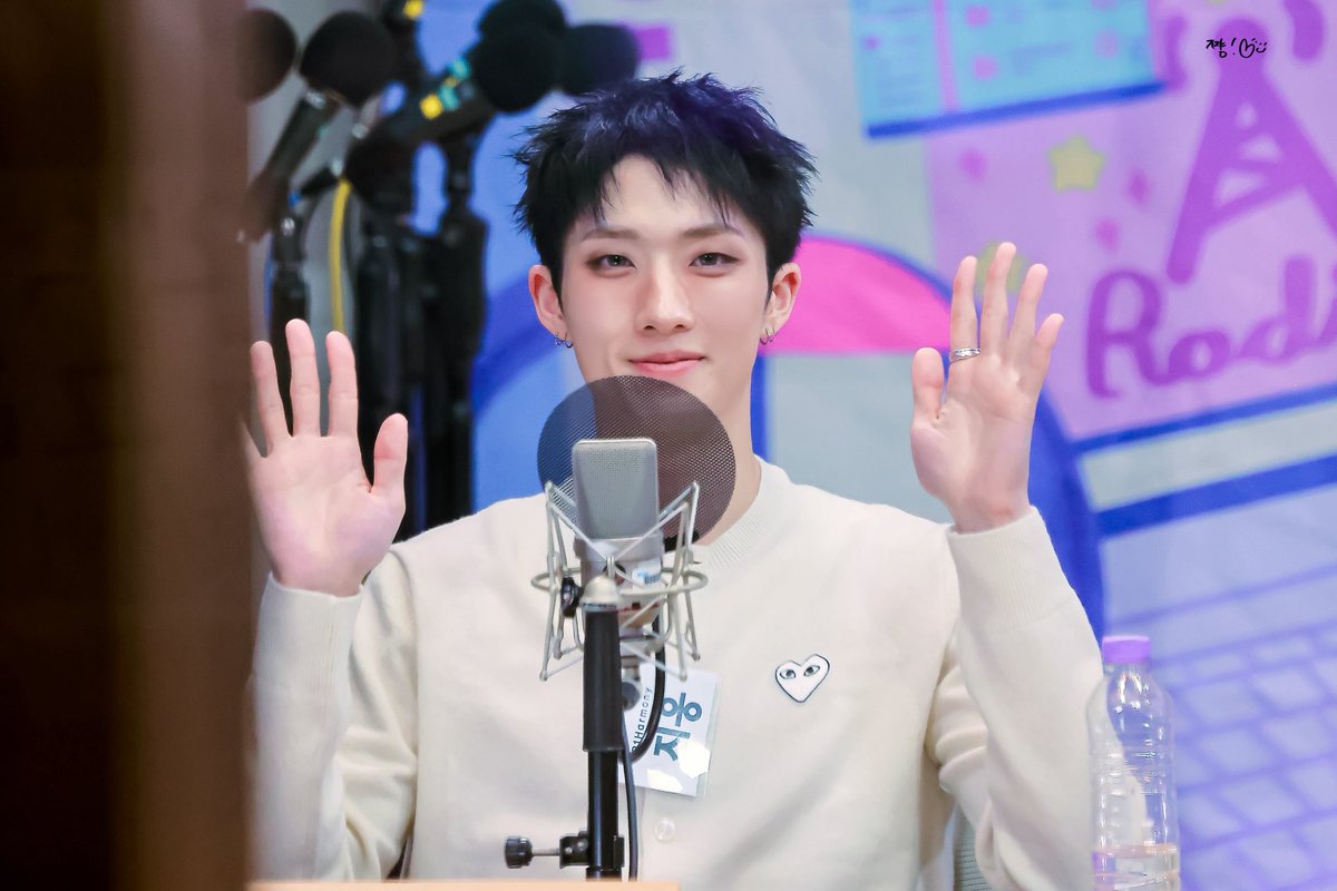 찍. tweet media