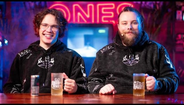 PlushiiKitten tweet media