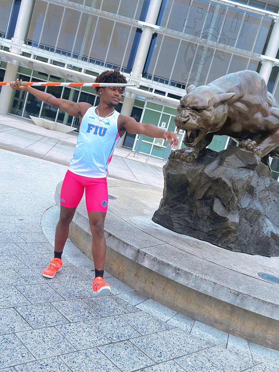 l4dar1us's tweet photo. #AGTG After a amazing visit and conversation with @Coachhebfiu  I have been offered by @FIUTrackXC #PawsUp #27 🅾️ @fiuFBupdates @FIUAthletics @HCWillieSimmons @FPCTrackXC @FPC_Athletics @FootballCounty1 @Andy_Villamarzo @Godsgift_Nate @zachallen0 @PrepRedzoneFL @PawsUpPodcast https://t.co/drOKSswRbo