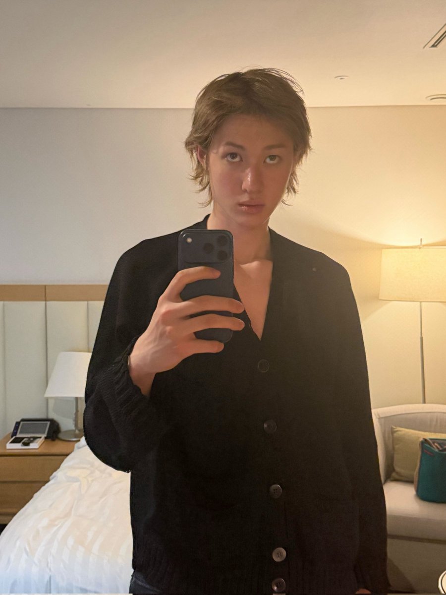 Afptelrose's tweet photo. Happy 18th birthday martini! One years older let's gooʻoo!!

#HappyMartinDay
#BornToBeACEMartin 
#모자눌러쓰고마틴생일추진해 https://t.co/qPpiSltam9