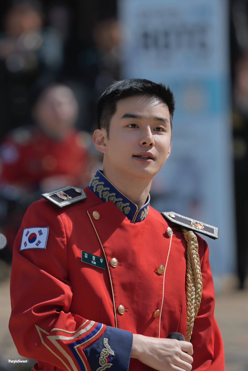 3 hari berturut-turut dapet apdetan jungwoo, jadi makin kangen sama abang :(( mau foto baruuu mau apdet baruuu :((