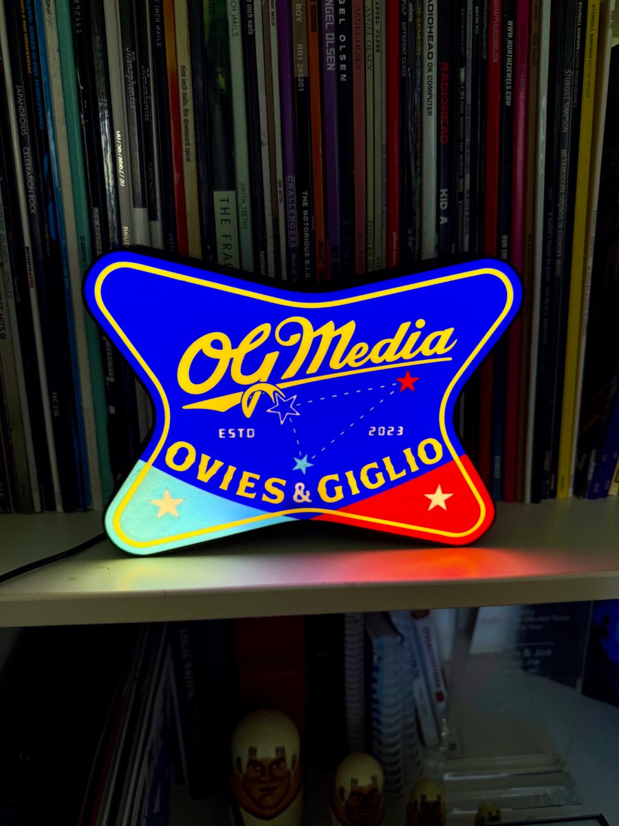 joeovies's tweet photo. #specialshoutout to @Javakev for the “remote studio” light up sign. https://t.co/o6FveQWQ7d