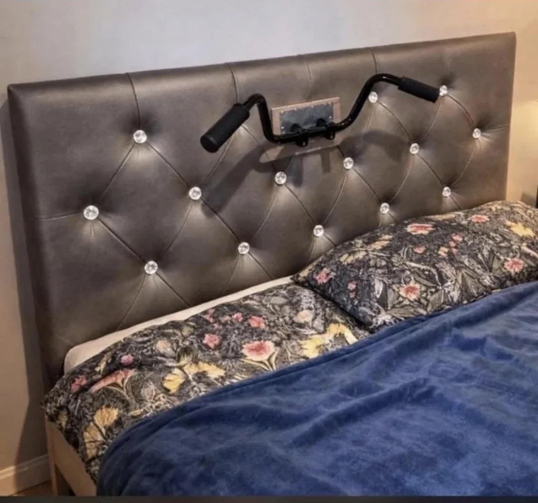 Lady In Stockings tweet media