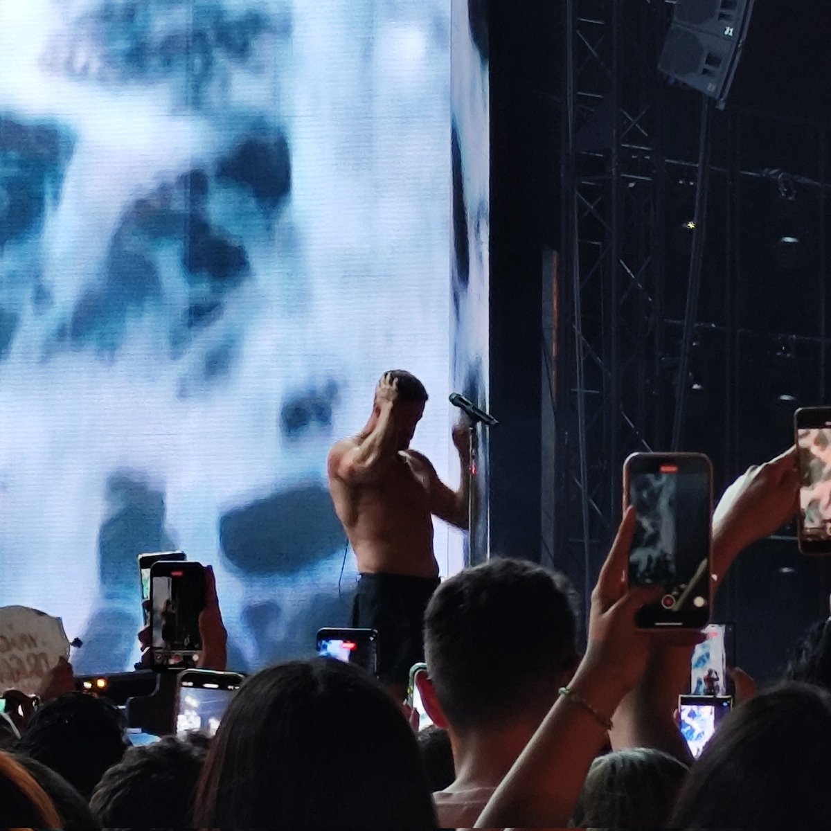 wavy 🌊 tweet media