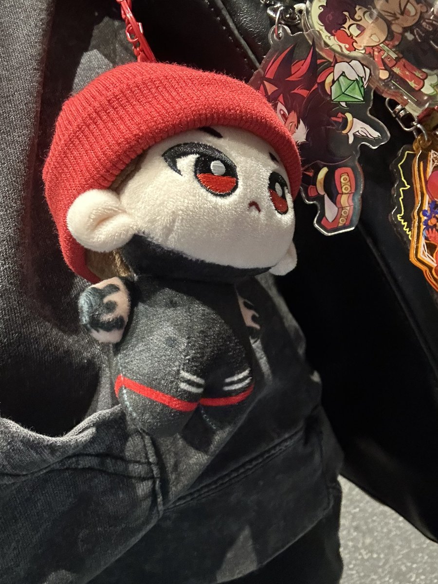 blurry 𓃑 tweet media