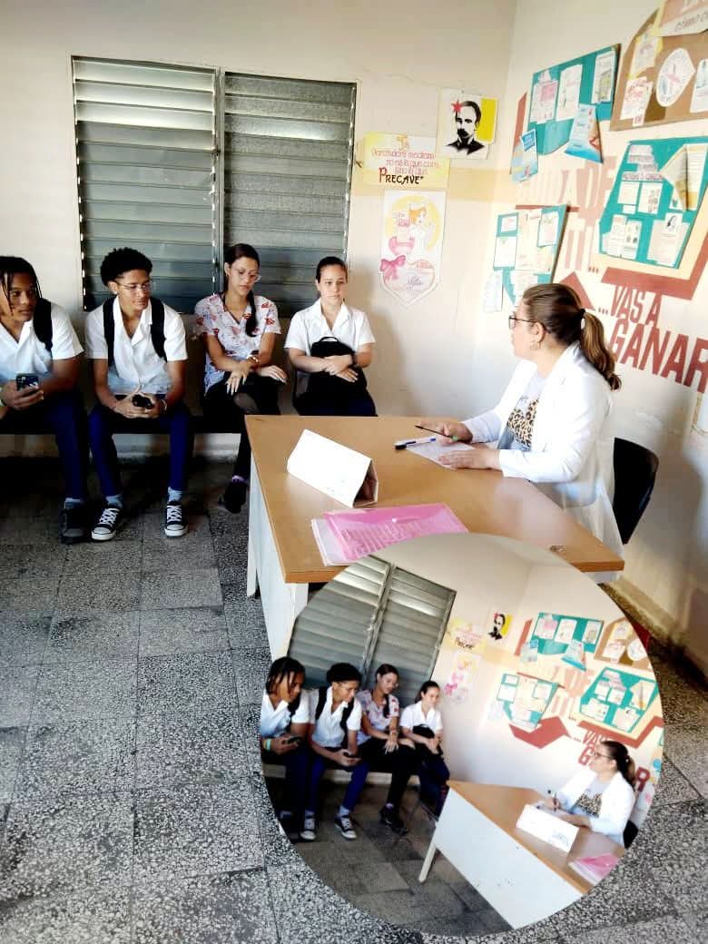 DPSCfgos's tweet photo. 🙌🇨🇺 La clase activa en #Cruces es más que formación médica: es resistencia creativa ✊. Estudiantes de primer año de #UCMCfgos inician su vínculo con la comunidad 🏘️ gracias al esfuerzo colectivo de profesores, especialistas y directivos ❤️🩺 https://t.co/PpzD3tT3UP