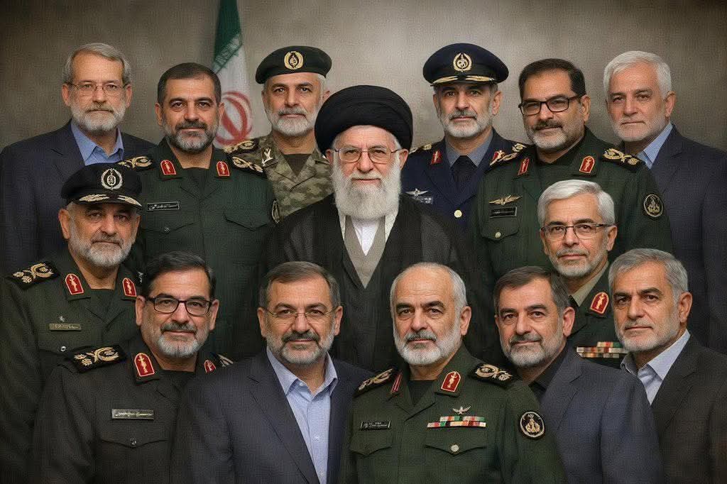 کربلا کے ملکوتی سفر میں پیچھے رہ جانے والے چودہ سو سال بعد بھی قافلہ عشق میں شامل ہو رہے ہیں، سید الشہداء امام حسین علیہ السلام سے عالمِ ارواح میں کیا عہد نبھا رہے ہیں۔ جانے والے اس قافلے میں شامل ہوگئے کہ خالص تھے۔ ان کے دل خالص تھے۔
#IranWar‌