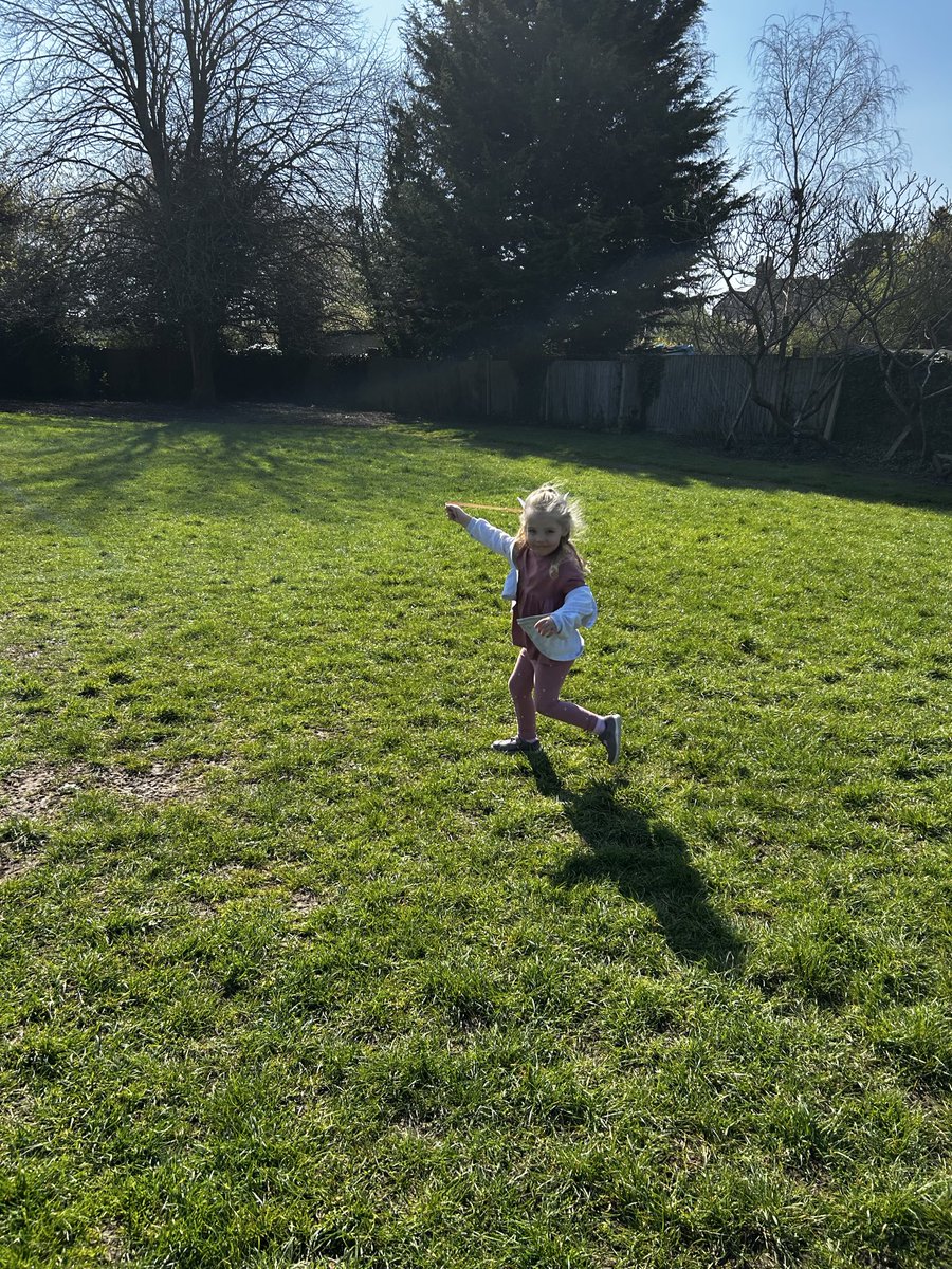 Preschool_RCPS's tweet photo. What better thing to do a sunny afternoon with a light breeze… we made kites and flew them on the field! 🪁☀️😃 @RodbourneCheney https://t.co/HPwbShIT32