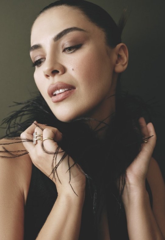 ⋆⋆ᗰᗩᐯᎥ✈︎ tweet media