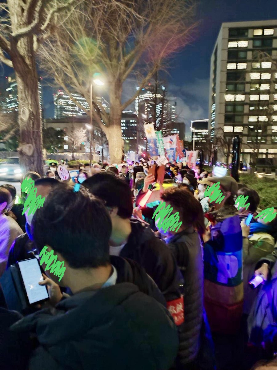 デモに行ってきました！
1万1000人‼️
人であふれかえっていました！
ペンライトの光はいいですね✨
#議員会館前行動0319
#戦争反対
#改憲反対
#高市やめろ
#自民も維新も憲法さわるな
#自由を守れ