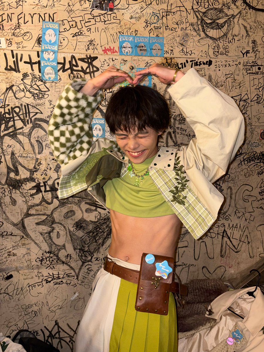 katsuki_protea's tweet photo. レコメンリアタイ✌️
鹿児島空港のエピソード止まらないの分かりすぎてしまう、出村です🌋
いつか共演できるアーティストになるぞ！
悔いなく寝れるぅ
本日も1日お疲れ様
おやすみ💤
#レコメン　#文化放送　#バイプロテア
#吉田仁人 https://t.co/68wBt7vG90
